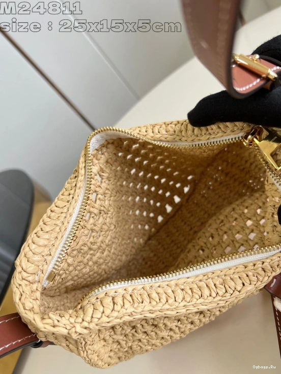 VUITTON LOUIS MM Croissant 1223